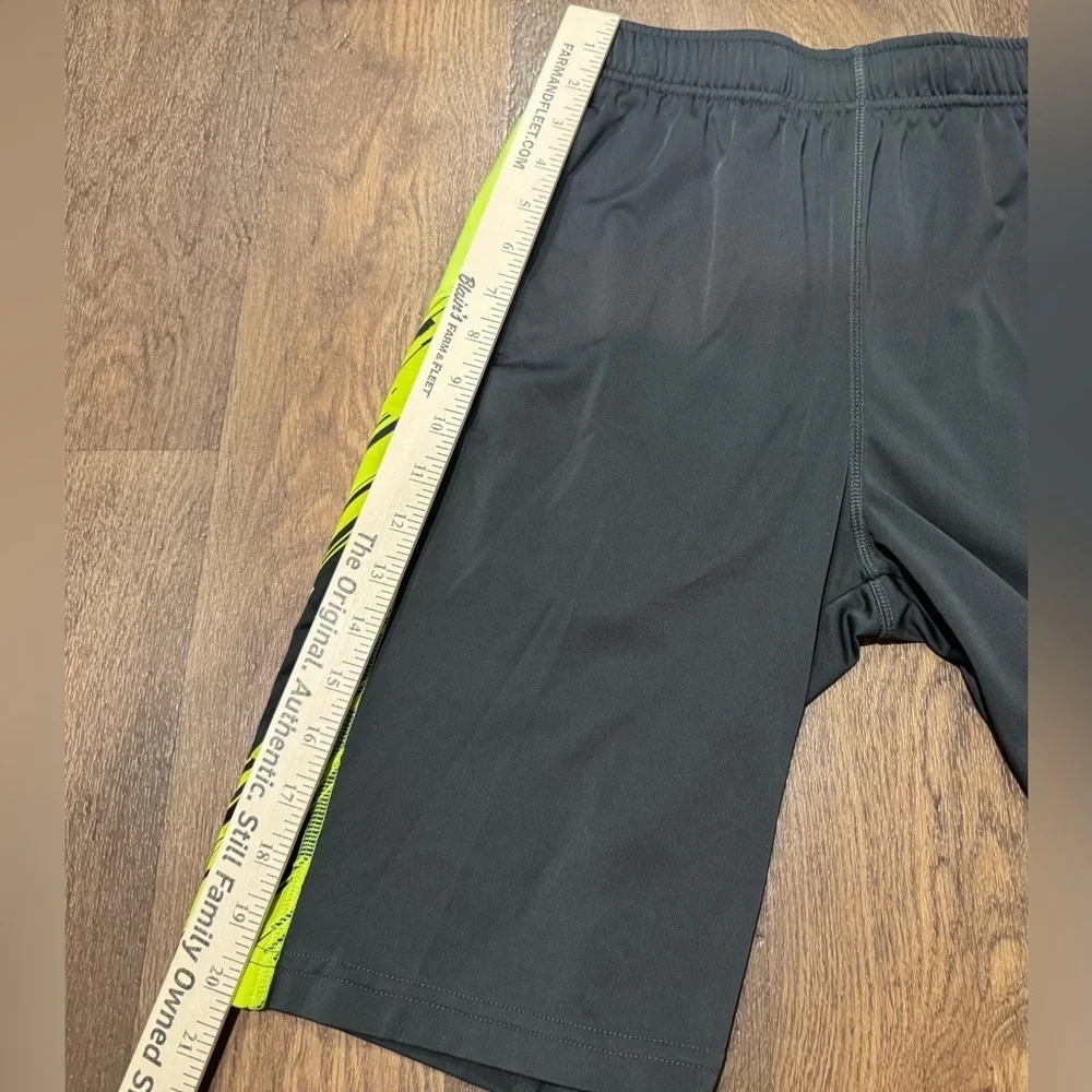 NIKE Dri Fit Boys Basketball Athletic Shorts Black Neon Green Size Large